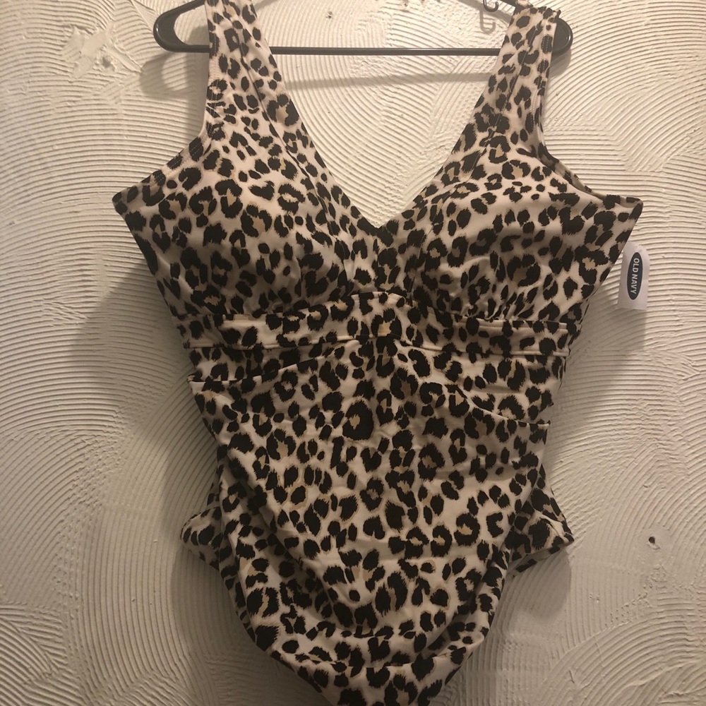 Old navy leopard print bathing suit (plus size)